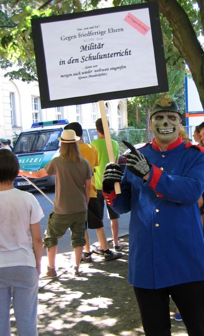 Klicken Sie hier für einen Bericht über Proteste an Melanchthon-Gymnasium und Abrecht Wegener Oberschule im Juni 2010